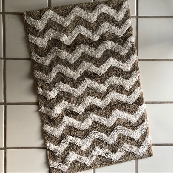 Tan & White Chevron Rug - Picture 3 of 5